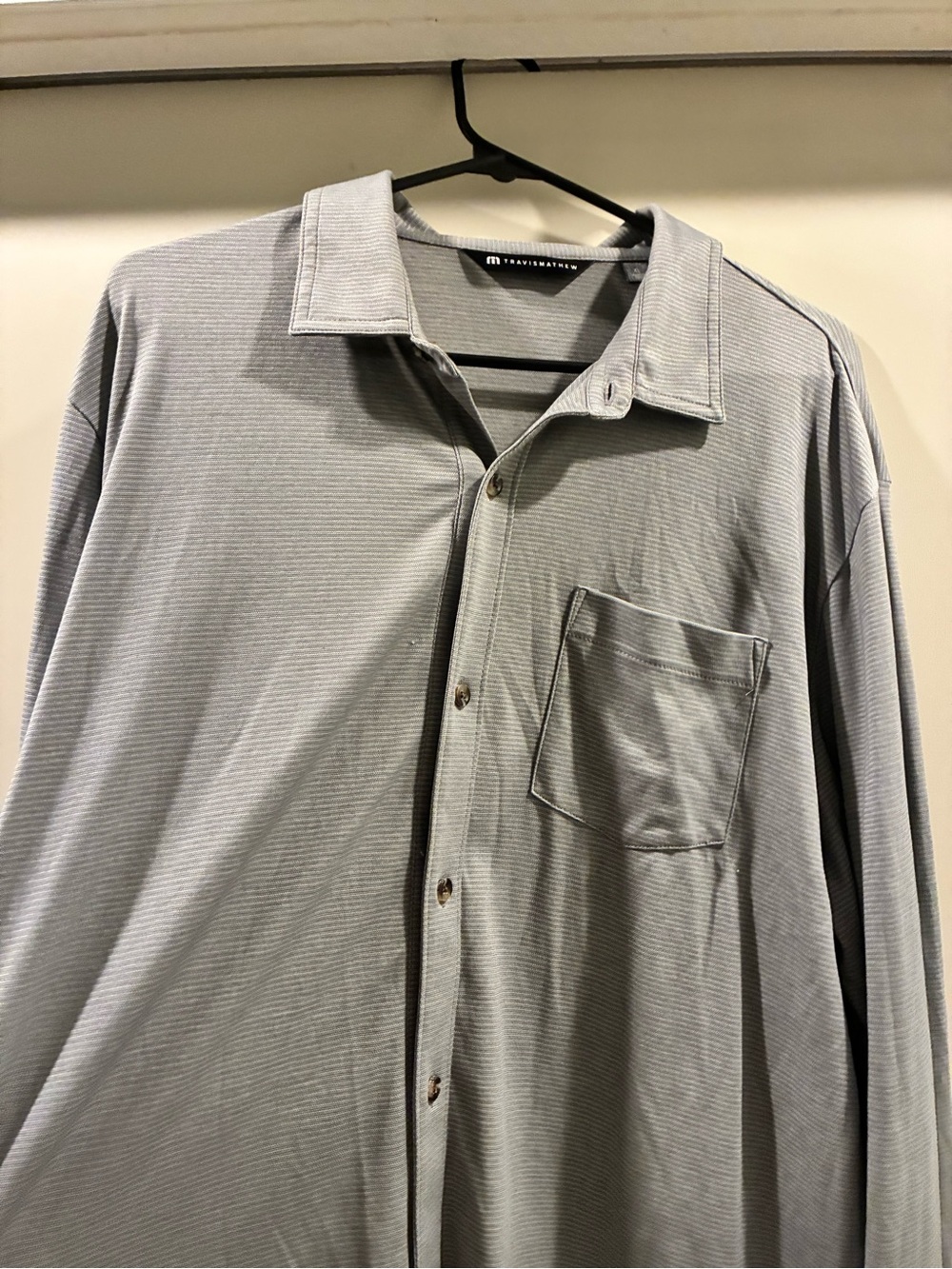 Men's Travis Matthew’s Long-Sleeve Button-Up Shirt in Light Gray